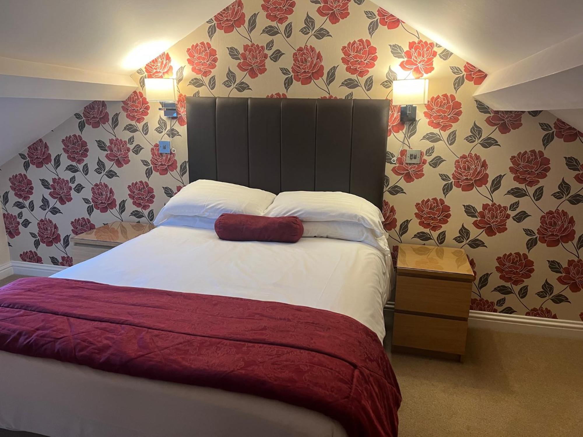 The Lion Hotel Blaenavon Экстерьер фото