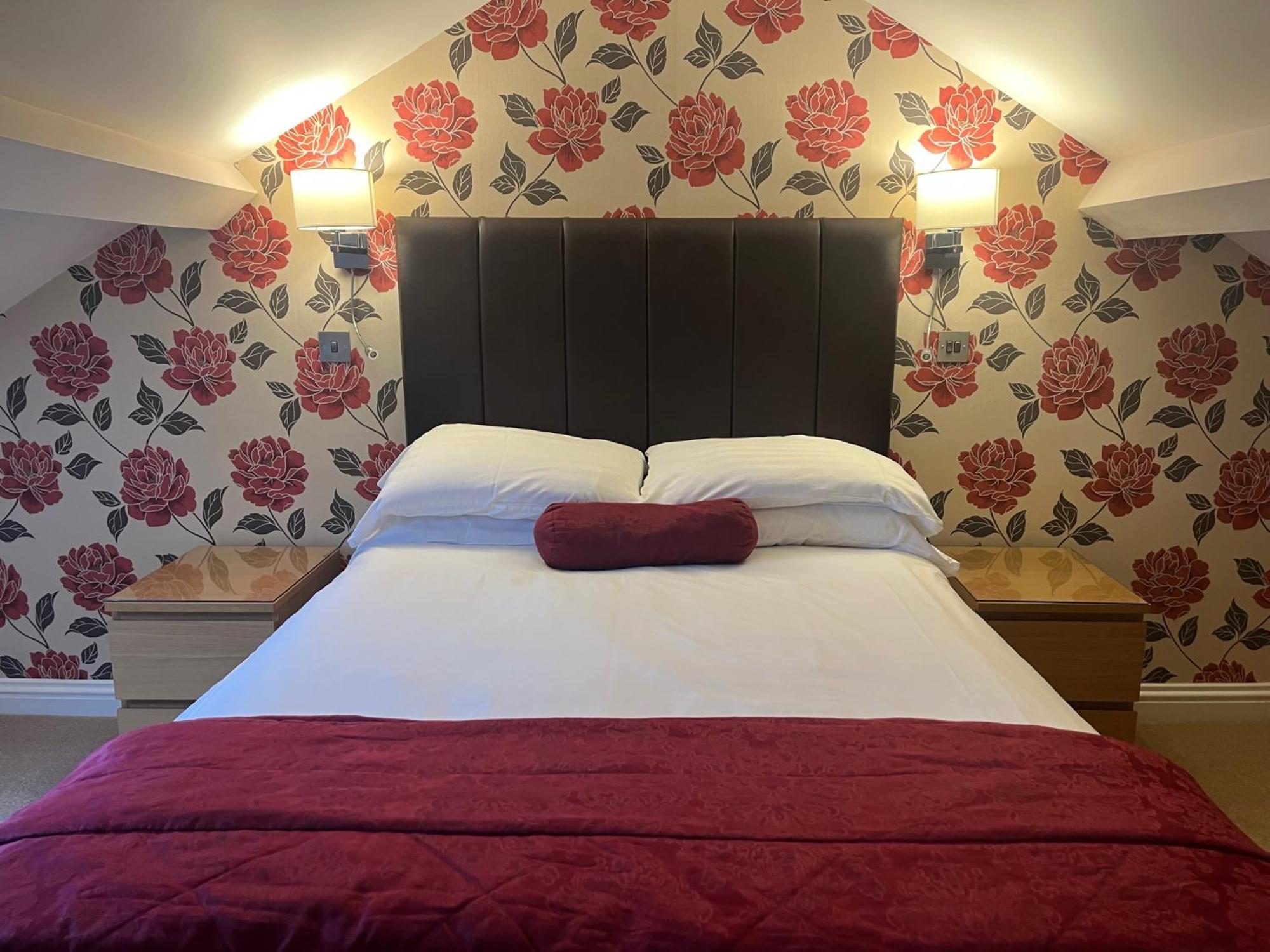 The Lion Hotel Blaenavon Экстерьер фото
